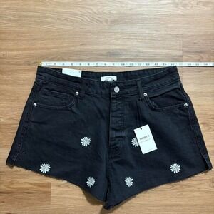 Forever 21 Premium Denim Shorts – Daisy Embroidered – Size 31